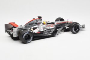 McLaren Mercedes MP4-21 #4 J.P. Montoya F1 2006 Minichamps 1:18 530061804 Метал — снимка 2 от 6