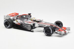 McLaren Mercedes MP4-21 #4 J.P. Montoya F1 2006 Minichamps 1:18 530061804 Метал — снимка 4 от 6