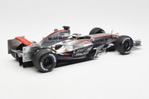 McLaren Mercedes MP4-21 P. de la Rosa F1 Showcar 2006 Minichamps 1:18 B66962346 Метал — снимка 2 от 6
