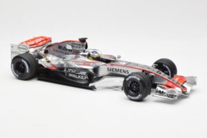 McLaren Mercedes MP4-21 P. de la Rosa F1 Showcar 2006 Minichamps 1:18 B66962346 Метал — снимка 4 от 6