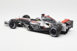 McLaren Mercedes MP4-21 P. de la Rosa F1 Showcar 2006 Minichamps 1:18 B66962346 Метал — снимка 5 от 6