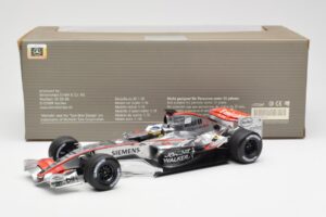 McLaren Mercedes MP4-21 P. de la Rosa F1 Showcar 2006 Minichamps 1:18 B66962346 Метал — снимка 6 от 6