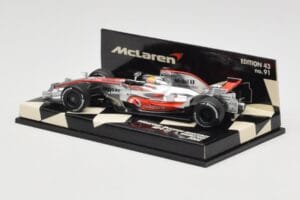 McLaren Mercedes MP4-23 #22 L. Hamilton Race Car 2008 Minichamps 1:43 530084322 Метал — снимка 3 от 5