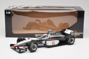 McLaren MP4/13 #8 M. Hakkinen F1 World Champion 1998 Minichamps 1:18 18690008 Метал — снимка 6 от 7