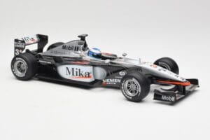 McLaren MP4-16 #4 M. Häkkinen F1 2001 Hot Wheels 1:18 50198 Метал — снимка 4 от 6