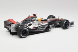 McLaren MP4-21 L. Hamilton Silverstone Test 2006 Minichamps 1:18 530061884 Метал — снимка 2 от 6
