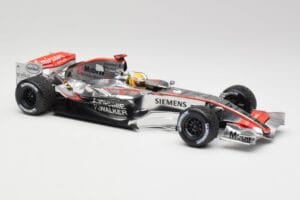 McLaren MP4-21 L. Hamilton Silverstone Test 2006 Minichamps 1:18 530061884 Метал — снимка 4 от 6