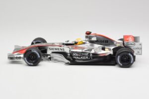 McLaren MP4-25 Mercedes #2 L. Hamilton Showcar 2010 Minichamps 1:18 110100006-R1 Метал — снимка 3 от 6