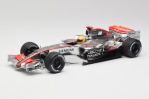 McLaren MP4-25 Mercedes #2 L. Hamilton Showcar 2010 Minichamps 1:18 110100006-R1 Метал