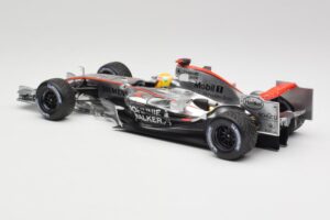 McLaren MP4-25 Mercedes #2 L. Hamilton Showcar 2010 Minichamps 1:18 110100006-R1 Метал — снимка 5 от 6