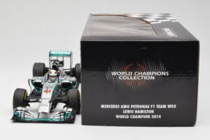 Mercedes AMG Petronas W05 #44 L. Hamilton F1 World Champion 2014 Minichamps 1:18 186140044 Метал — снимка 6 от 7
