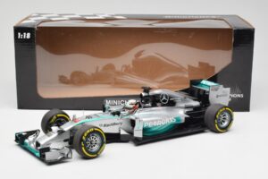 Mercedes AMG Petronas W05 #44 L. Hamilton F1 World Champion 2014 Minichamps 1:18 186140044 Метал — снимка 7 от 7