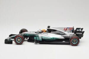 Mercedes AMG W08 EQ Power+ Petronas #44 L. Hamilton F1 World Champion 2017 Minichamps 1:18 186170044 Смола — снимка 3 от 7