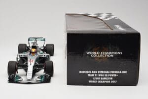 Mercedes AMG W08 EQ Power+ Petronas #44 L. Hamilton F1 World Champion 2017 Minichamps 1:18 186170044 Смола — снимка 6 от 7