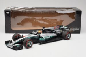 Mercedes AMG W08 EQ Power+ Petronas #44 L. Hamilton F1 World Champion 2017 Minichamps 1:18 186170044 Смола — снимка 7 от 7