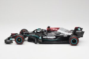 Mercedes AMG W12 Petronas #44 L. Hamilton Spanish GP 100th Pole 2021 Minichamps 1:18 110210444 Смола — снимка 3 от 7