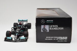 Mercedes AMG W12 Petronas #44 L. Hamilton Spanish GP 100th Pole 2021 Minichamps 1:18 110210444 Смола — снимка 6 от 7