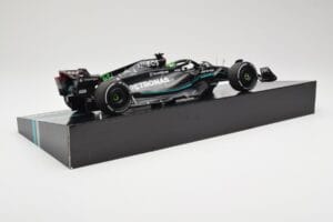 Mercedes AMG W14 E Performance Petronas #63 G. Russell Bahrain GP 2023 Minichamps 1:18 113230163 Смола — снимка 3 от 7