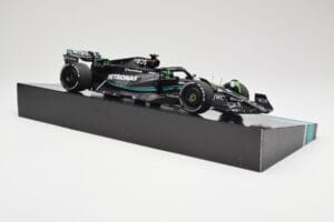 Mercedes AMG W14 E Performance Petronas #63 G. Russell Bahrain GP 2023 Minichamps 1:18 113230163 Смола — снимка 4 от 7
