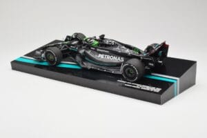 Mercedes AMG W14 E Performance Petronas #63 G. Russell Bahrain GP 2023 Minichamps 1:18 113230163 Смола — снимка 5 от 7