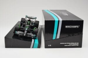 Mercedes AMG W14 E Performance Petronas #63 G. Russell Bahrain GP 2023 Minichamps 1:18 113230163 Смола — снимка 6 от 7