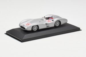 Mercedes W196 Streamliner #16 J.M. Fangio GP Italy Winner 1954 Minichamps 1:43 432543016 Метал — снимка 2 от 4
