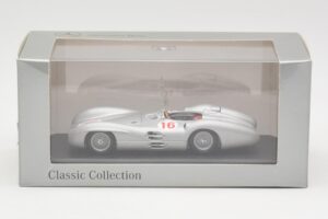Mercedes W196 Streamliner #16 J.M. Fangio GP Italy Winner 1954 Minichamps 1:43 432543016 Метал — снимка 4 от 4
