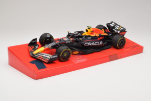 Red Bull Racing RB18 #1 M. Verstappen Oracle Winner Dutch GP 2022 Minichamps 1:18 113223501 Метал — снимка 2 от 7