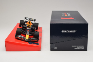 Red Bull Racing RB18 #1 M. Verstappen Oracle Winner Dutch GP 2022 Minichamps 1:18 113223501 Метал — снимка 6 от 7