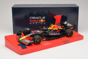 Red Bull Racing RB18 #1 M. Verstappen Oracle Winner Dutch GP 2022 Minichamps 1:18 113223501 Метал — снимка 7 от 7