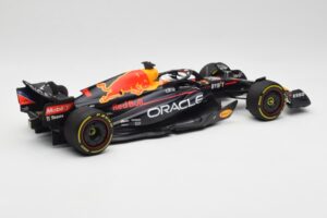 Oracle Red Bull Racing RB18 #1 M. Verstappen Winner Italian GP 2022 Minichamps 1:18 110221601 Метал — снимка 2 от 7