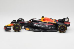 Oracle Red Bull Racing RB18 #1 M. Verstappen Winner Italian GP 2022 Minichamps 1:18 110221601 Метал — снимка 3 от 7
