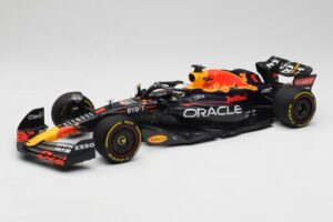 Oracle Red Bull Racing RB18 #1 M. Verstappen Winner Italian GP 2022 Minichamps 1:18 110221601 Метал