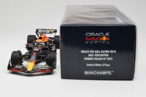 Oracle Red Bull Racing RB18 #1 M. Verstappen Winner Italian GP 2022 Minichamps 1:18 110221601 Метал — снимка 6 от 7