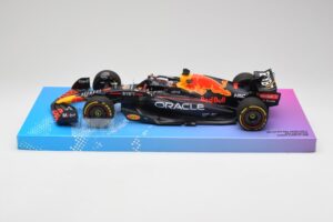Red Bull Racing RB18 #1 M. Verstappen Winner Miami GP 2022 Minichamps 1:18 113220501 Метал