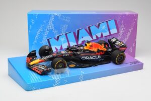 Red Bull Racing RB18 #1 M. Verstappen Winner Miami GP 2022 Minichamps 1:18 113220501 Метал — снимка 7 от 7