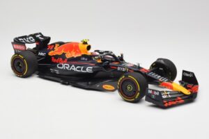 Oracle Red Bull Racing RB18 #11 S. Perez Saudi Arabian GP 2022 Minichamps 1:18 110220011 Метал — снимка 4 от 7