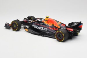 Oracle Red Bull Racing RB18 #11 S. Perez Saudi Arabian GP 2022 Minichamps 1:18 110220011 Метал — снимка 5 от 7