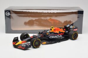 Oracle Red Bull Racing RB18 #11 S. Perez Saudi Arabian GP 2022 Minichamps 1:18 110220011 Метал — снимка 7 от 7