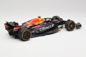 Oracle Red Bull Racing RB18 #11 S. Perez Abu Dhabi GP 2022 Minichamps 1:18 110222211 Метал — снимка 2 от 7