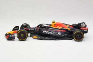 Oracle Red Bull Racing RB18 #11 S. Perez Abu Dhabi GP 2022 Minichamps 1:18 110222211 Метал — снимка 3 от 7