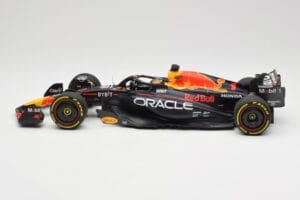 Oracle Red Bull Racing RB19 #1 M. Verstappen Winner Abu Dhabi GP 2023 Minichamps 1:18 110232301 Метал — снимка 3 от 7