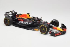 Oracle Red Bull Racing RB19 #1 M. Verstappen Winner Abu Dhabi GP 2023 Minichamps 1:18 110232301 Метал — снимка 4 от 7