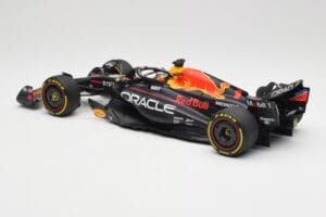 Oracle Red Bull Racing RB19 #1 M. Verstappen Winner Abu Dhabi GP 2023 Minichamps 1:18 110232301 Метал — снимка 5 от 7