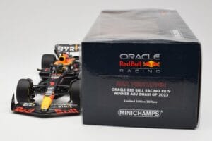 Oracle Red Bull Racing RB19 #1 M. Verstappen Winner Abu Dhabi GP 2023 Minichamps 1:18 110232301 Метал — снимка 6 от 7