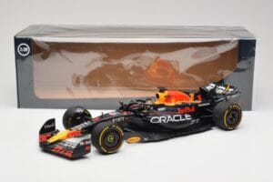 Oracle Red Bull Racing RB19 #1 M. Verstappen Winner Abu Dhabi GP 2023 Minichamps 1:18 110232301 Метал — снимка 7 от 7