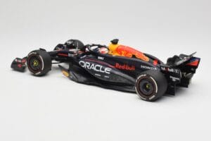 Oracle Red Bull Racing RB20 #1 M. Verstappen Winner Bahrain GP 2024 Minichamps 1:18 110240101 Метал — снимка 5 от 7
