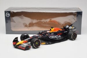 Oracle Red Bull Racing RB20 #1 M. Verstappen Winner Bahrain GP 2024 Minichamps 1:18 110240101 Метал — снимка 7 от 7