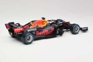 Red Bull Racing Honda RB16B #33 M. Verstappen Turkish GP 2nd Place 2021 Minichamps 1:18 110211633 Метал — снимка 2 от 7