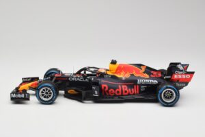 Red Bull Racing Honda RB16B #33 M. Verstappen Belgian GP Winner 2021 Minichamps 1:18 110211333 Смола — снимка 3 от 7